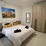 Luxury 3br In Steps From Balluta Bay *