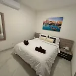 Luxury 3br In Steps From Balluta Bay スリーマ