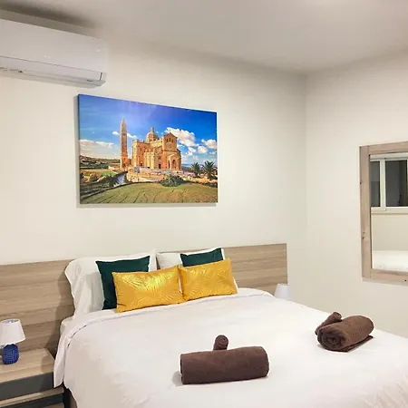 Luxury 3br In Steps From Balluta Bay *