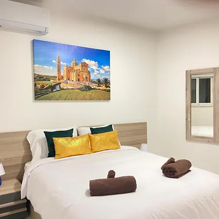 Luxury 3br In Steps From Balluta Bay Sliema