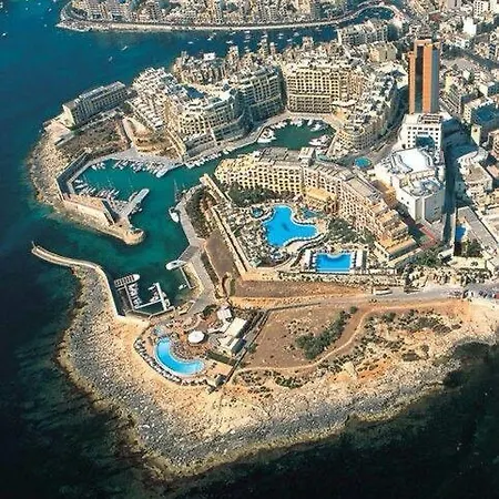 Luxury 3br In Steps From Balluta Bay Sliema