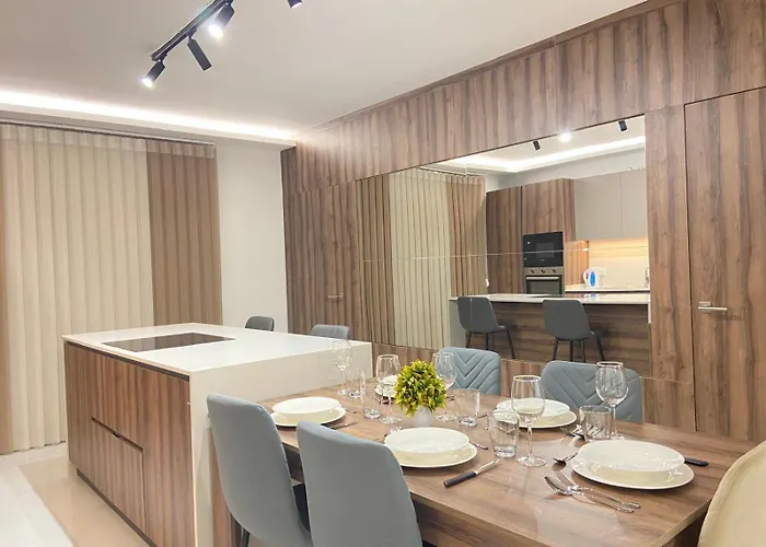 Luxury 3br In Steps From Balluta Bay * Sliema