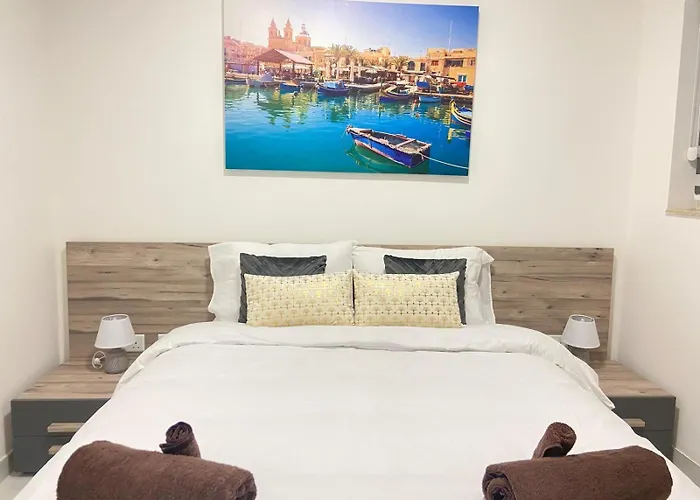 Luxury 3br In Steps From Balluta Bay アパート *