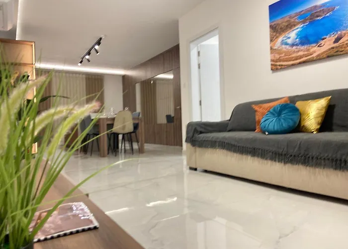 Luxury 3br In Steps From Balluta Bay