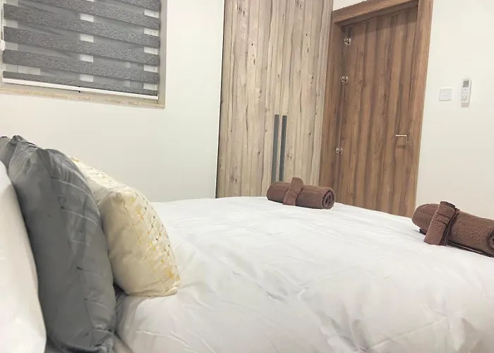 Luxury 3br In Steps From Balluta Bay アパート スリーマ