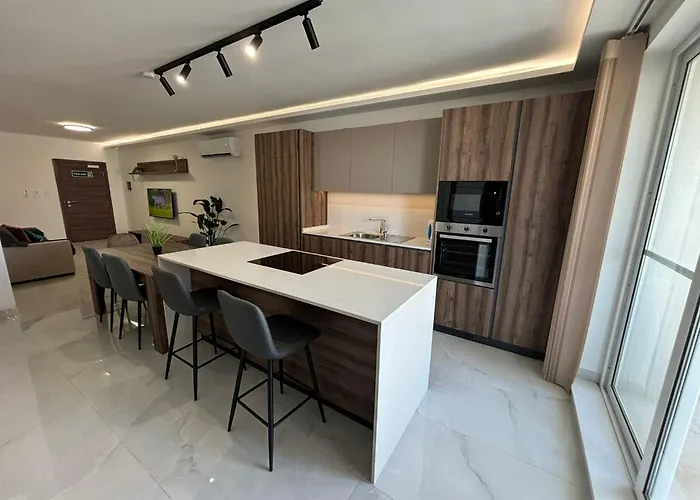 Luxury 3br In Steps From Balluta Bay Apartamento Sliema