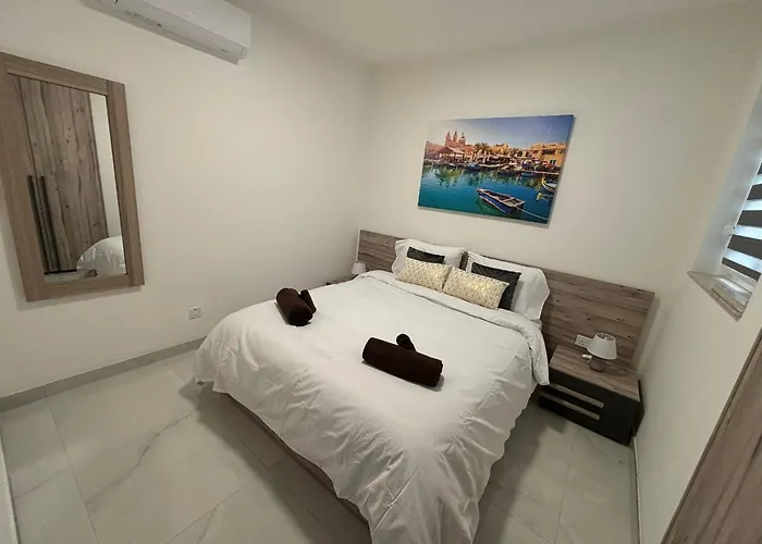 Luxury 3br In Steps From Balluta Bay * スリーマ