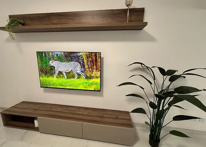 Luxury 3br In Steps From Balluta Bay