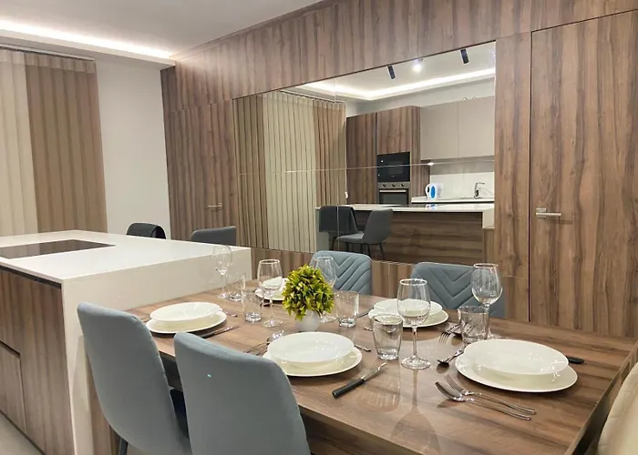 Luxury 3br In Steps From Balluta Bay