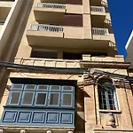 Luxury 3br In Steps From Balluta Bay *