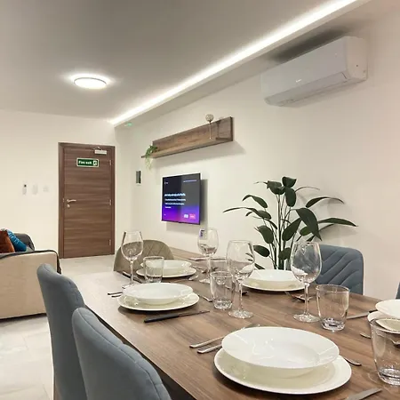 Luxury 3br In Steps From Balluta Bay